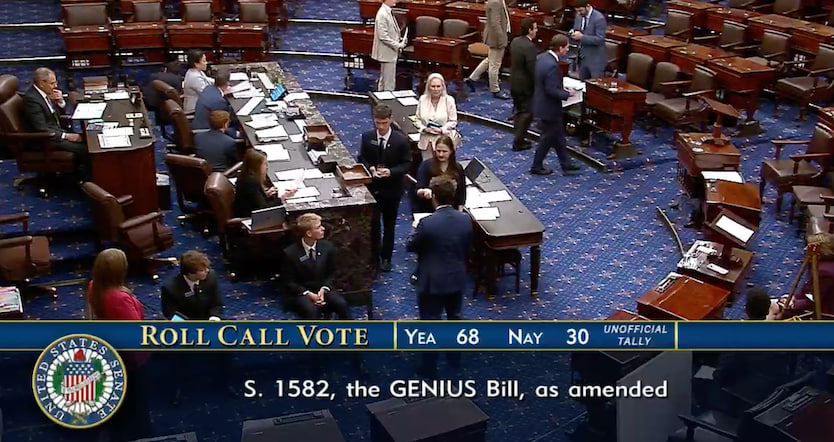 Сенат США одобрил законопроект о стейблкоинах несмотря на скандал вокруг связей с экс-президентом